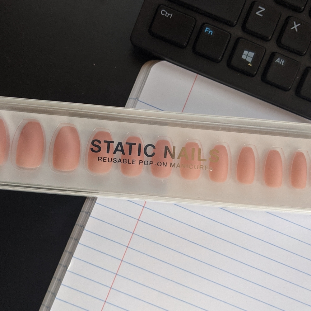 Static Nails Reusable Pop On Manicure Kit